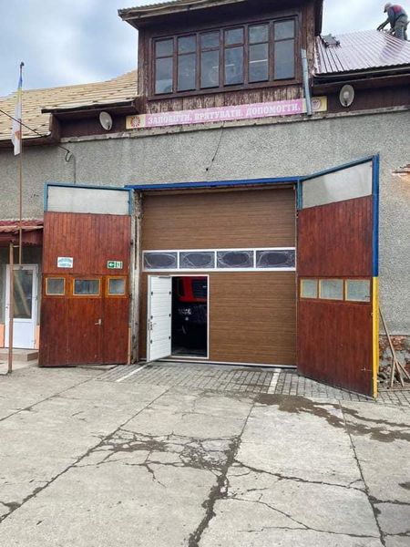 Робота у теплі: на Тячівщині триває ремонт в будівлі ДСНС