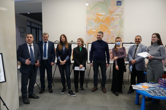 Проєкт Docudays UA: в Ужгородській міській раді відкрили мандрівну виставку