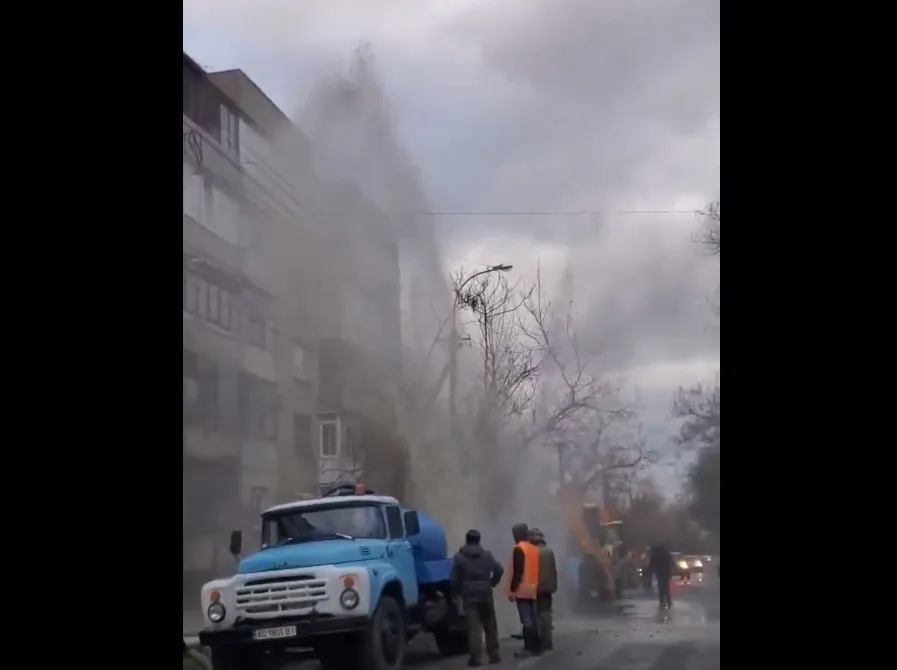 В Ужгороді вирвався гейзер заввишки з поверхівку