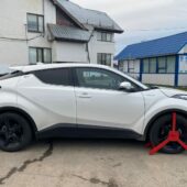 Спрацювала база даних Інтерполу: на Закарпатті затримали жінку на викраденій автівці