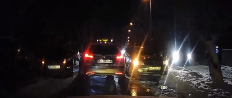 Масштабна ДТП в Ужгороді: внаслідок ожеледиці зіткнулися 4 автомобілі