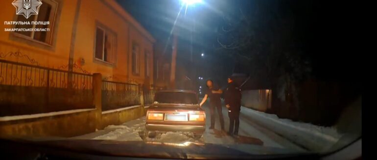 Не реагував на поліцейських: у Мукачеві затримали “наркоп’яного” керманича