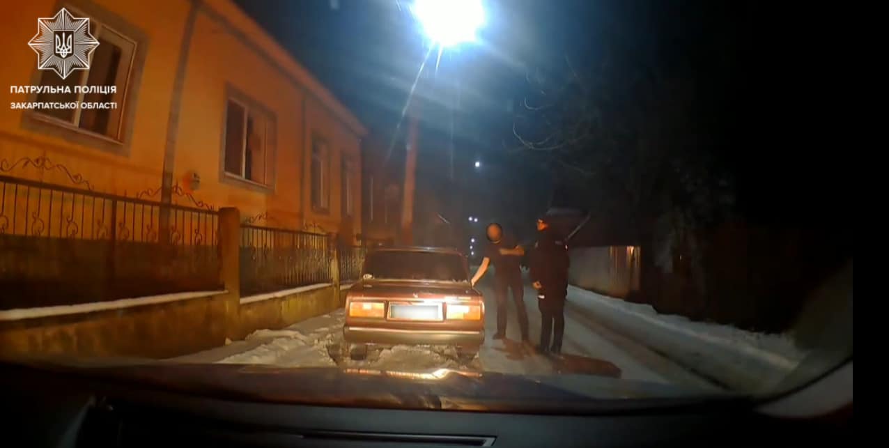 Не реагував на поліцейських: у Мукачеві затримали "наркоп`яного" керманича