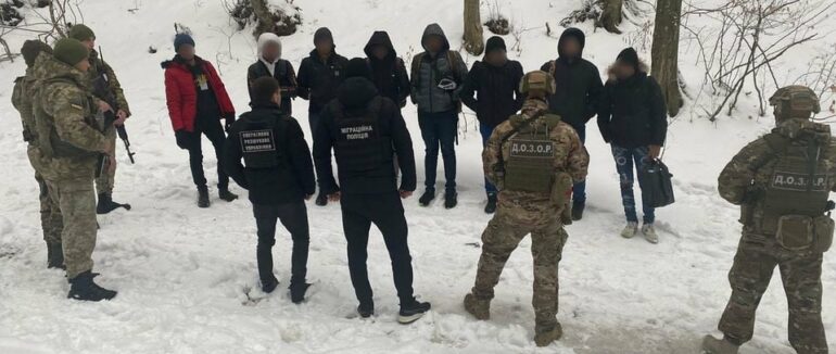 На Закарпатті прикордонники затримали групу нелегалів з Пакистану