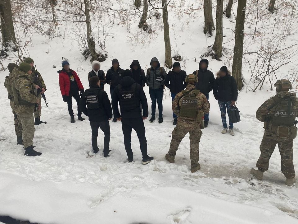 На Закарпатті прикордонники затримали групу нелегалів з Пакистану