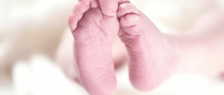 Шокуючі пологи: 11-річна закарпатка з Берегівщині народила сина