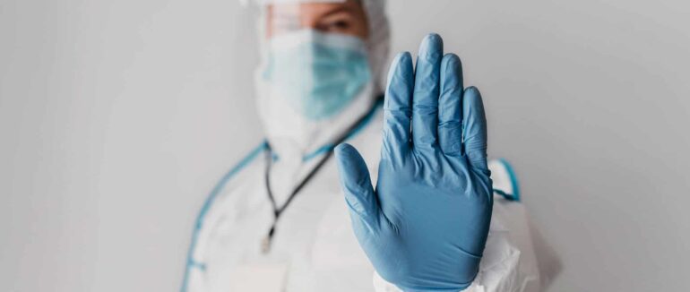 Від завтра почнуть відсторонювати від роботи невакцинованих: список професій