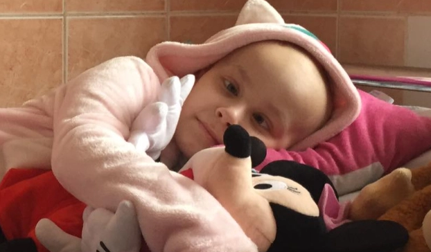 8-річна дівчинка зі Сваляви бореться з важкою недугою: рідні благають про допомогу