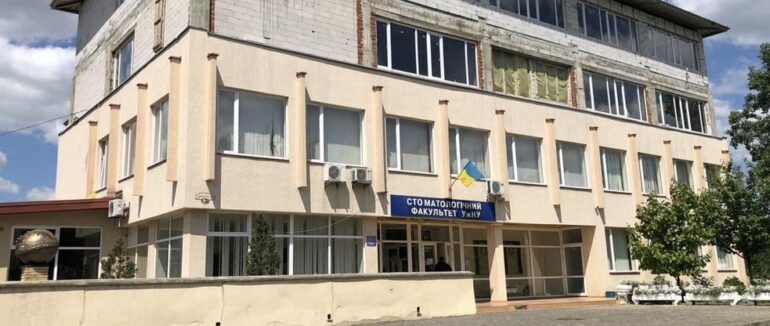 Підроблені документи на іспиті в УжНУ: підозрюваним загрожує штраф або обмеження волі
