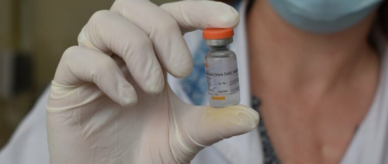 В Ужгороді понад 1400 людей щепили від COVID-19 в кабінеті анонімної вакцинації