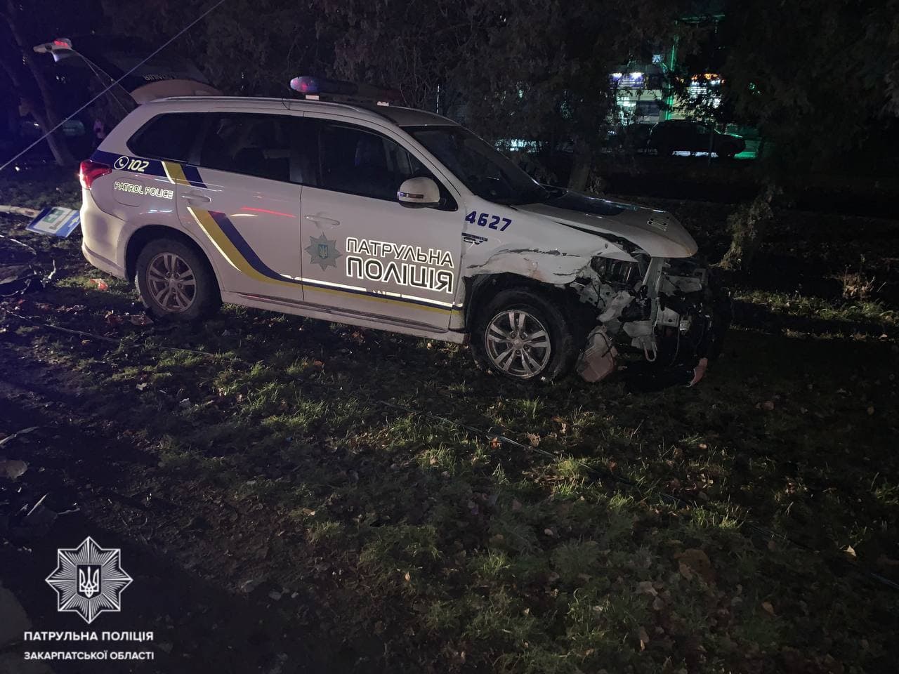 В Ужгороді трапилася аварія з патрульним авто: поліцейські мчалися на виклик про грабіж