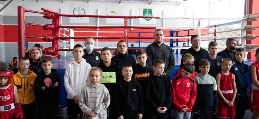 «Кубок на призи Діда Мороза»: в Ужгороді відбувся турнір по боксу