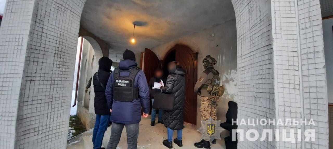 Перевезення нелегальних мігрантів: на Тячівщині викрили організаторів