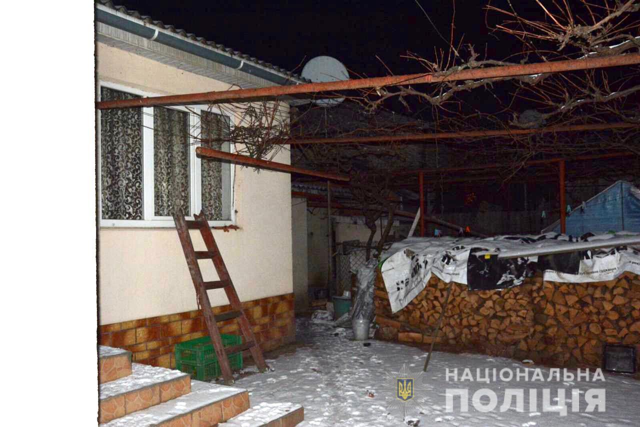 На Закарпатті затримали чоловіків, які пограбували будинок та вбили одиноку бабусю: всі подробиці