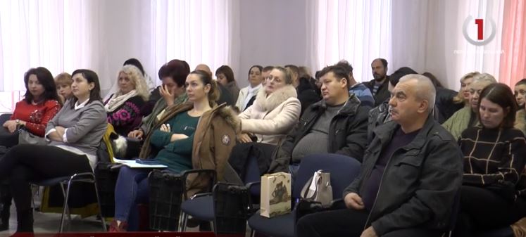 «Кожній родині – дитину»: в Ужгороді провели круглий стіл з батьками-вихователями (ВІДЕО)