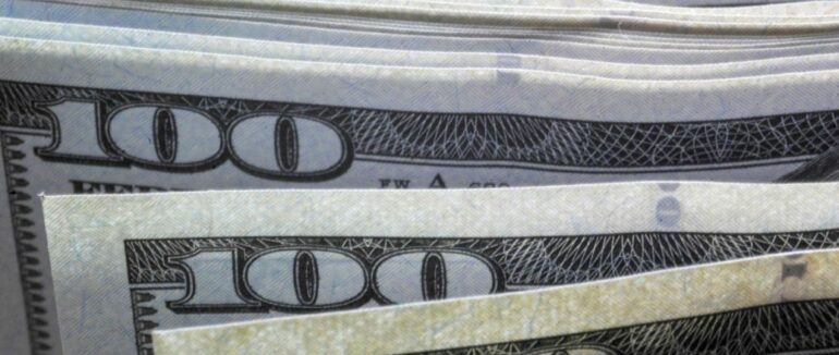 Курс долара і євро на 24 грудня та вихідні: валюта дорожчає