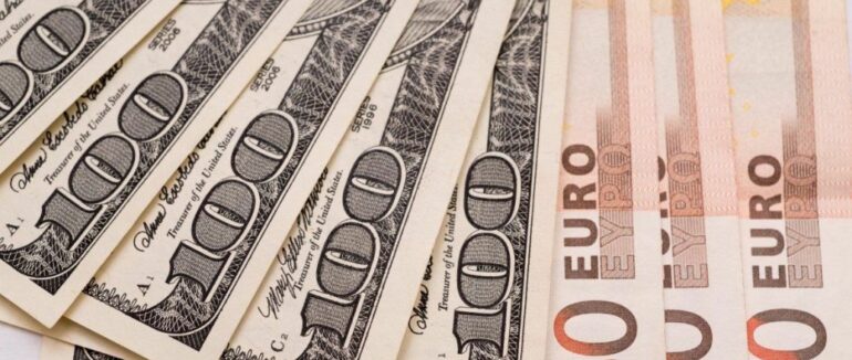 Курс долара і євро на 21 грудня