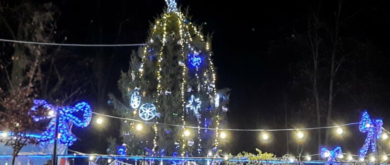 Різдвяно-новорічне містечко відкрилося у Виноградові