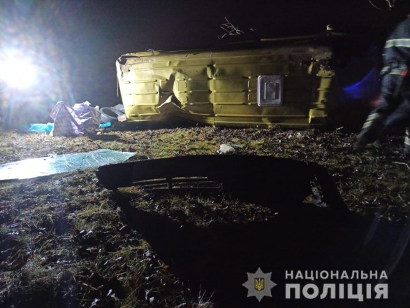 Смертельна аварія на Закарпатті: Mercedes на швидкості врізався у віз з людьми