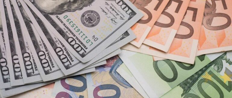 Курс долара і євро на 31 грудня – 4 січня