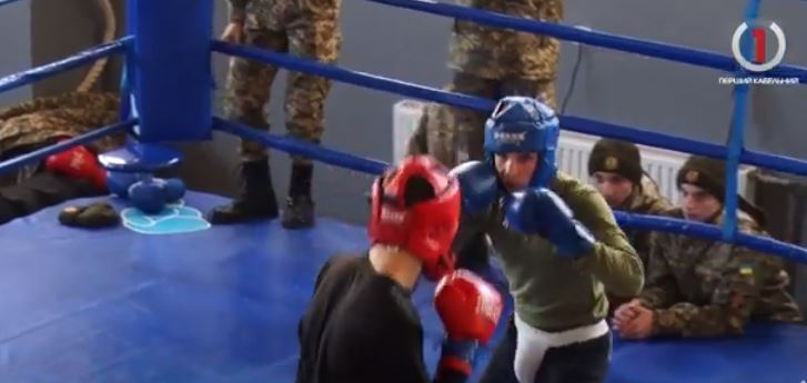 Протистояння без камуфляжу: серед учнів Мукачівського військового ліцею провели турнір по боксу (ФОТО, ВІДЕО)