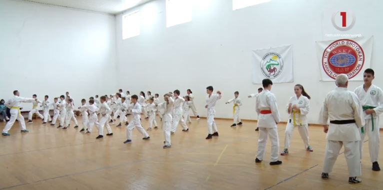 Нагороди та пояси: В Полянській ДЮСШ відзначили кращих каратистів та привітали військослужбовців (ВІДЕО)