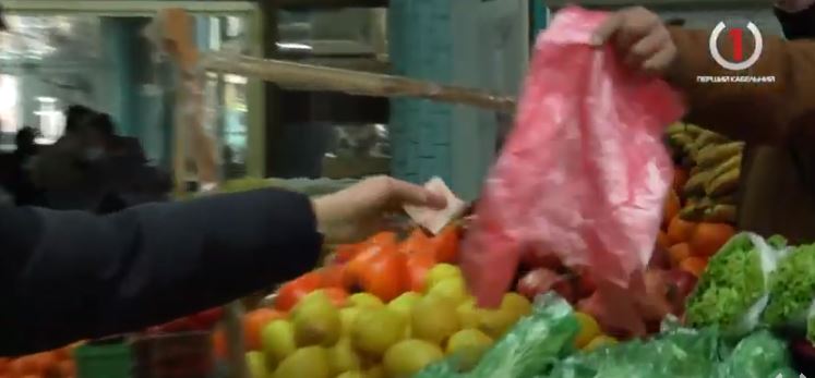 Підтримка чистої еко-системи: в Україні заборонили використання поліетиленових пакетів (ВІДЕО)