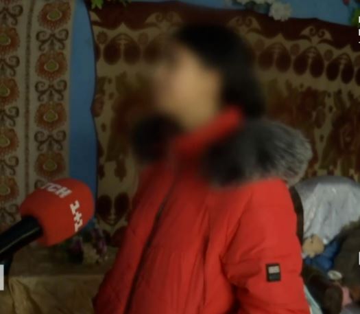 На Закарпатті 11-річну породільну планують забрати з родини, а її мати позбути батьківських прав