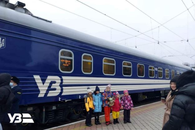 Сьогодні вирушив перший поїзд з Маріуполя в Рахів