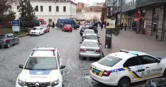В центрі Ужгорода грабували банк – Поліція