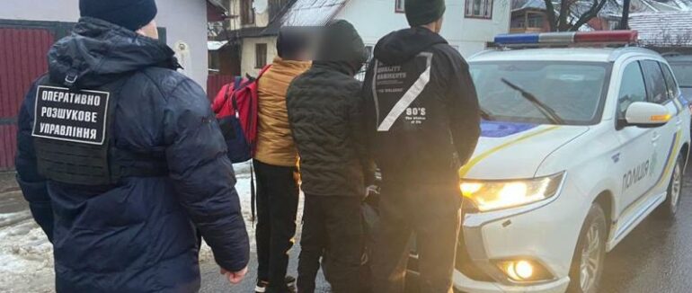 Закарпатські прикордонники затримали нелегалів та їх ймовірних переправників