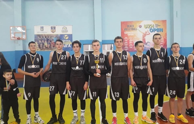 Мукачівські баскетболісти вибороли медалі на турнірі області