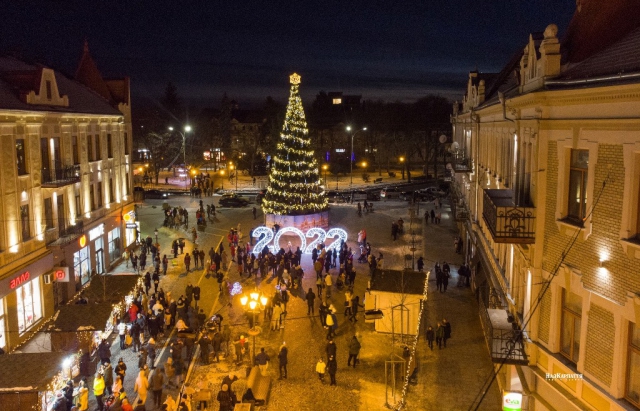 Вечірній святковий Ужгород