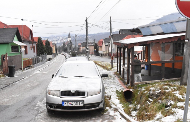 У сусідній країні Закарпаття на вулиці чоловік стріляв у перехожих