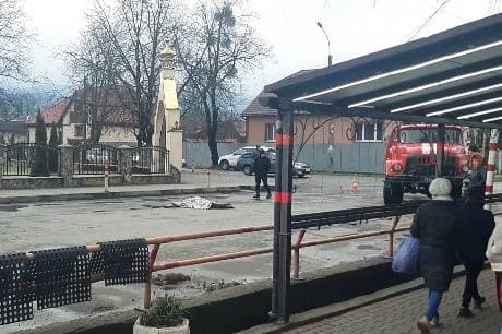 Родичі в паніці, а винуватець зник: подробиці смертельної ДТП у Сваляві (ВІДЕО)