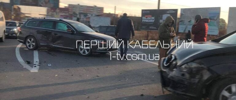 На виїзді з Мукачева трапилася ДТП: зіштовхнулися два автомобілі