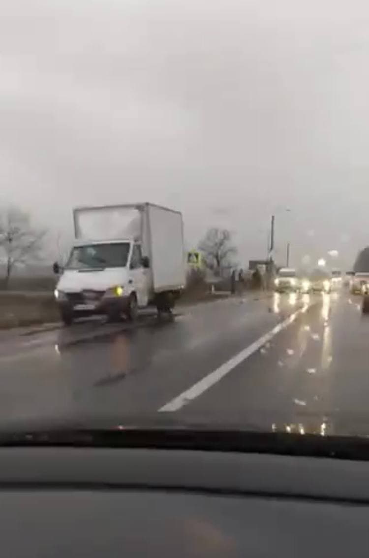 У Мукачівському районі трапилася ДТП: одна з автівок опинився у кюветі на даху