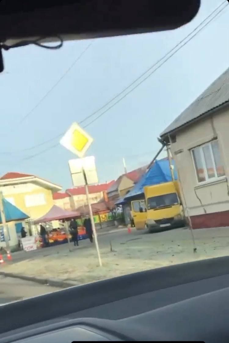 У Мукачеві біля ринку зіштовхнулися два автомобілі