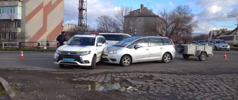 У Мукачеві трапилася автопригода за участю патрульної машини