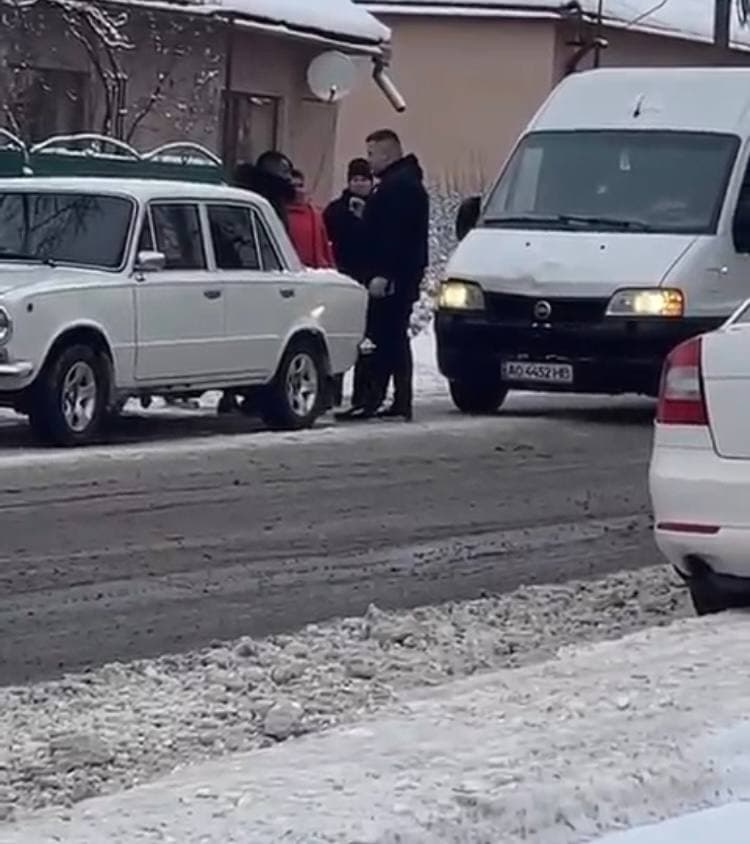 Чергова ДТП у Мукачеві: ВАЗ зіштовхнувся з мікроавтобусом