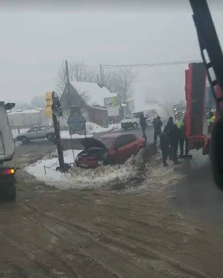 Серйозна ДТП в Хустському районі: фура зіштовхнулася з легковиком