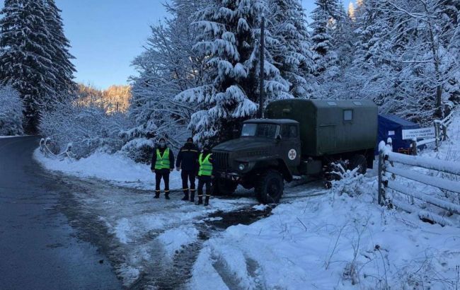 Сильний мороз і снігопади: у Карпатах відкрили пункти обігріву