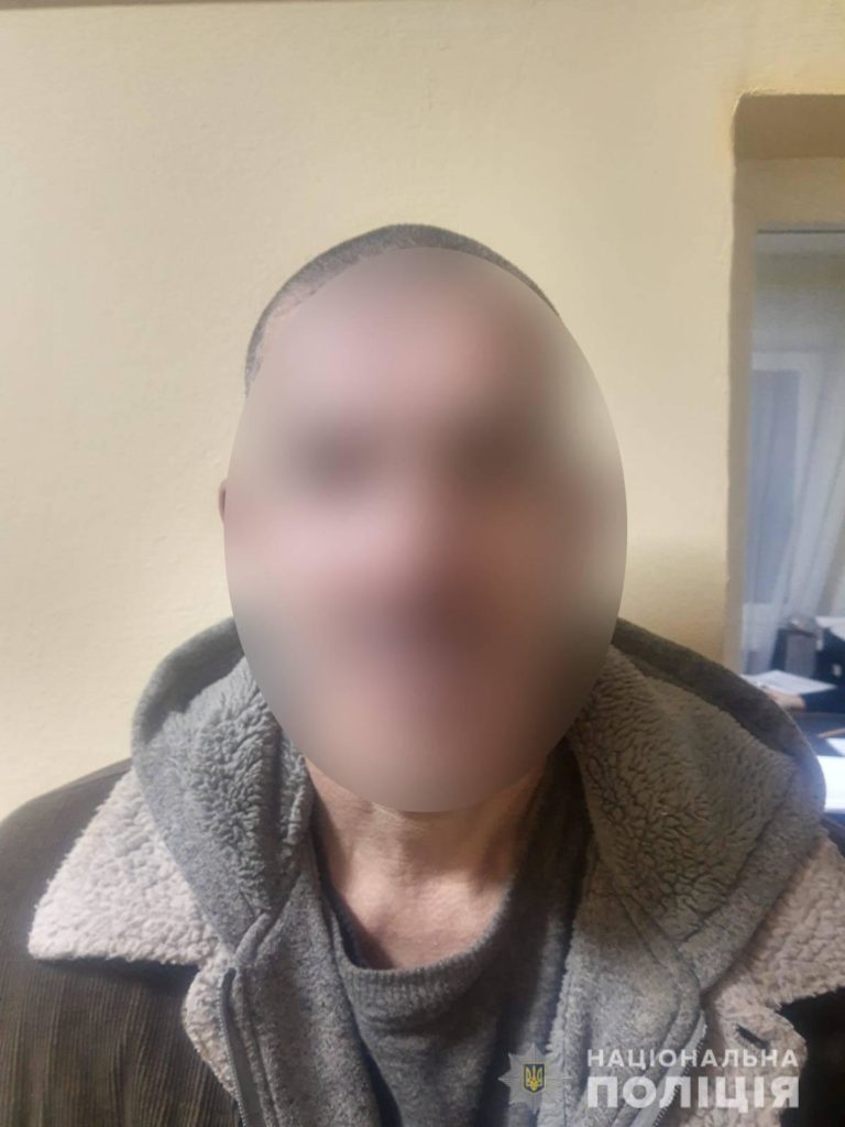 На Рахівщині п’яний чоловік лаявся та погрожував персоналу магазину та його відвідувачам