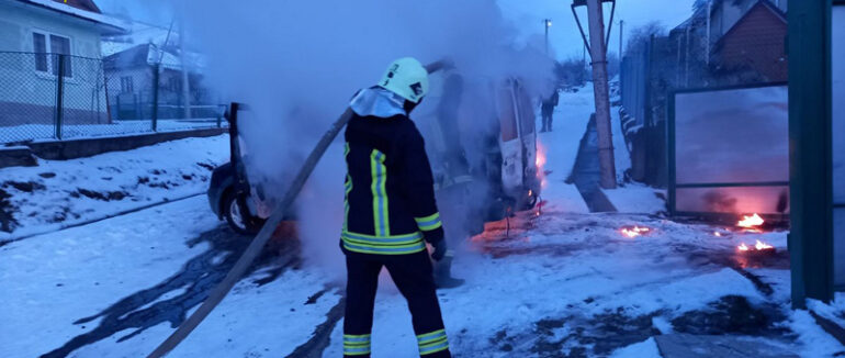 Вранці на Мукачівщині горів автомобіль