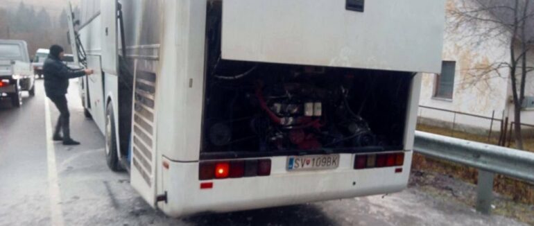 В Мукачівському районі загорівся автобус з туристами