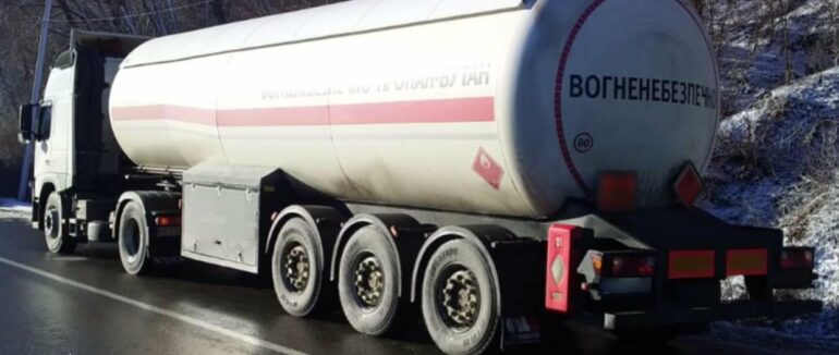 Перевозили небезпечний вантаж без відповідних документів: на Закарпатті затримали двох водіїв