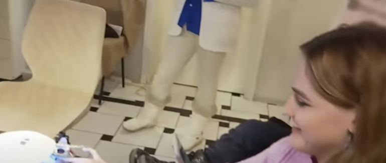 Дівчина з Броварів наростила майже 10 метрів нігтів та встановила рекорд