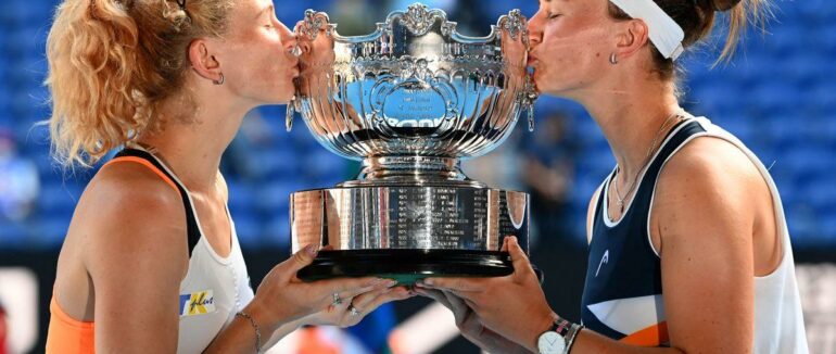 Australian Open-2022: визначилися переможниці парного жіночого розряду