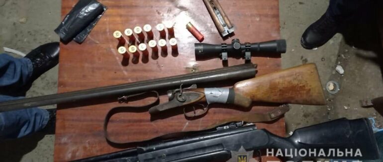 На Мукачівщині у чоловіка вилучили зброю та боєприпаси