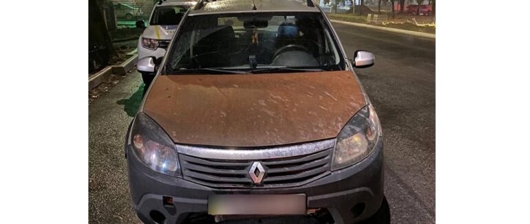 В Ужгороді затримали водія за порушення ПДР, а у його пасажирів знайшли наркотики